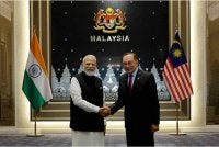 Anwar menyambut ketibaan Modi ke Kompleks Seri Perdana sempena lawatan rasmi dua hari Perdana Menteri India ke Malaysia - Foto: Bernama