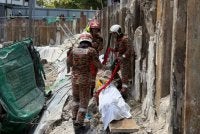 Mangsa maut di lokasi kejadian dipercayai akibat tersepit di tempat pemandu. Foto: JBPM Pulau Pinang