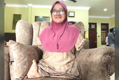 Nur Damia Irsalina menghidap Sindrom Tetra-amelia dan kini mendapatkan rawatan rehabilitasi serta rawatan pakar tulang secara berkala.