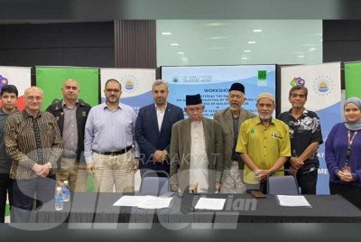 Pengurusan Mapim bersama wakil media dan ahli akademik yang hadir ke bengkel 'Menangani Naratif Genosid Gaza dan Palestin oleh Media Barat-Israel: Peranan Media Malaysia’ di Kompleks Karangkraf pada Ahad. 