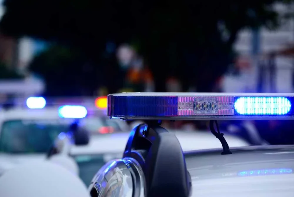 Memang ada undang-undang membenarkan kenderaan memasang siren kecemasan dan lampu beacon, dengan syarat ada kebenaran JPJ. Foto hiasan