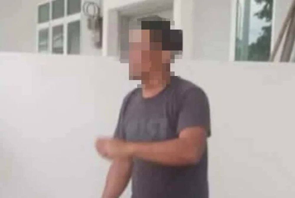 Pemilik rumah yang didakwa dipukul suspek.