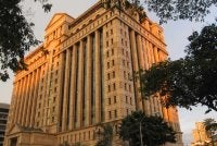 Bursa Malaysia dibuka tinggi pada Isnin.