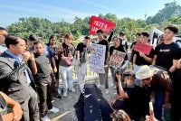 Sekumpulan pelajar mula berarak dari Taman Tugu ke hadapan bangunan Parlimen bagi menuntut pemansuhan Akta Universiti dan Kolej Universiti 1971 (AUKU) pada Isnin. FOTO SINAR HARIAN - ROSLI TALIB
