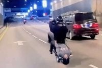 Rakaman video memaparkan aksi dua remaja terbabit di Jalan Tun Razak yang tular di media sosial.