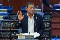 Menteri Dalam Negeri, Datuk Seri Saifuddin Nasution Ismail ketika sesi penggulungan titah Seri Paduka Baginda pada Mesyuarat Pertama, Penggal Kelima Parlimen ke-15 Dewan Rakyat di Bangunan Parlimen pada Isnin. Foto Bernama 