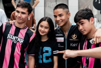 Dari kiri: Elias, Mia, Jojo dan Miki berkecimpung secara serius dalam sukan Muay Thai. Foto Agensi