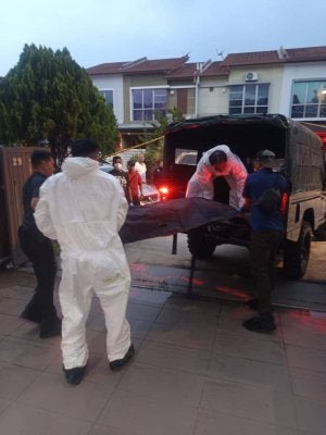 Polis menemui dua mayat dalam sebuah rumah di U13, Shah Alam pada Ahad. Foto: Polis
