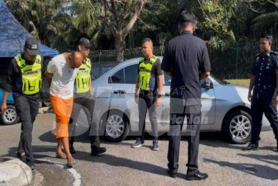 Paramaguru didakwa di Mahkamah Majistret Sepang pada Isnin atas satu pertuduhan menceroboh tanah persendirian, tahun lalu.