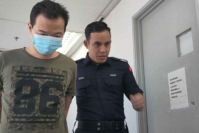 Gim Seong dihadapkan ke Mahkamah Majistret Ipoh atas tuduhan mengedar dadah jenis methamphetamine seberat 114 gram pada Isnin.