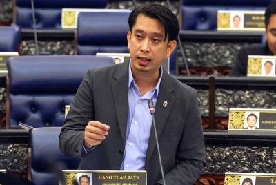Adam Adli pada sesi pertanyaan bagi jawab lisan pada Mesyuarat Pertama, Penggal Kelima Parlimen ke-15 Dewan Rakyat di Bangunan Parlimen. Foto: Bernama 