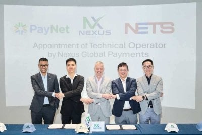 Praveen Rajan (paling kiri) bersama Ketua Pegawai Operasi PayNet, Chua E Long (kedua dari kiri), Andrew McCormack (tengah), Ketua Pegawai Eksekutif Kumpulan NETS, Lawrence Chan (kedua dari kanan) dan Ketua Pegawai Eksekutif NETS Solutions, Saw Choo Tatt (paling kanan).