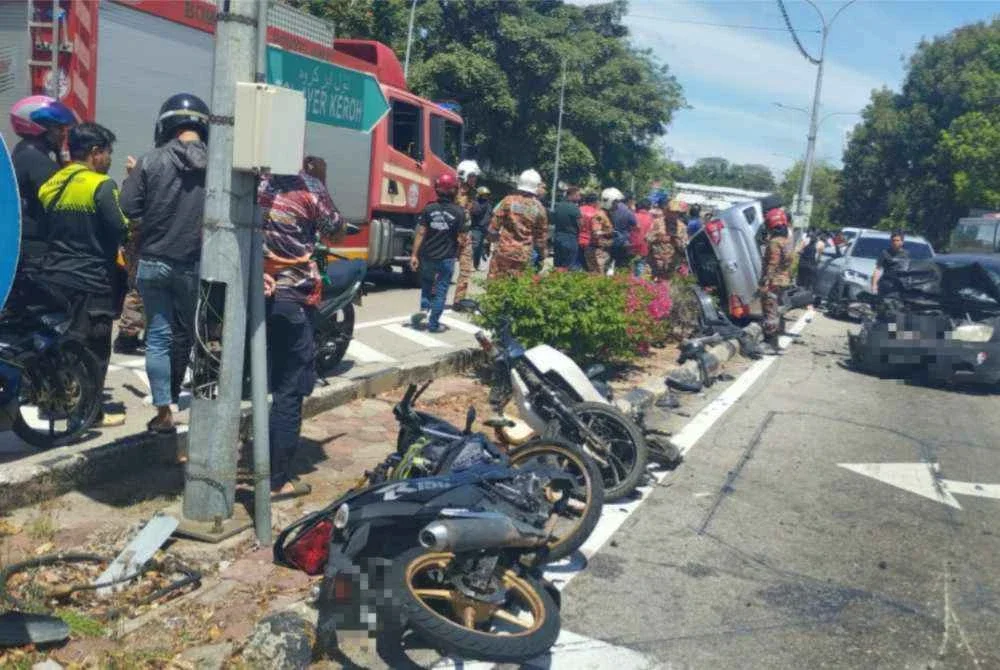 Keadaan kenderaan yang terbabit dalam kemalangan di persimpangan lampu isyarat tengah hari Selasa - Foto: Gambar tular.