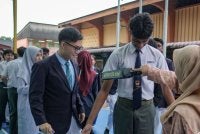 Pemilihan pengawas sekolah wajar dibuat sebelum sesi baharu persekolahan bermula bagi memudahkan persiapan ibu bapa. Gambar hiasan