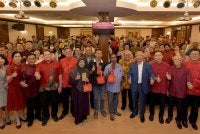 Seramai 167 pesakit yang menjalani rawatan dialisis di Pusat Perubatan Hospital Mawar terima angpau RM500.