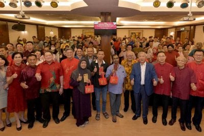 Seramai 167 pesakit yang menjalani rawatan dialisis di Pusat Perubatan Hospital Mawar terima angpau RM500.