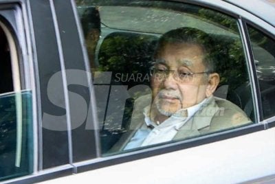 Mohd Isa dibawa menaiki kenderaan polis dari Mahkamah Persekutuan Putrajaya ke penjara pada Selasa.