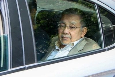 Mohd Isa dibawa menaiki kenderaan polis dari Mahkamah Persekutuan Putrajaya ke Penjara Sungai Buloh pada Selasa.