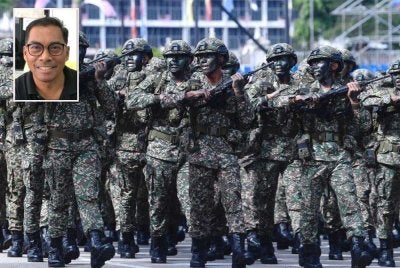 Tentera bukan institusi biasa, ia adalah benteng terakhir negara. Gambar kecil: Azman 