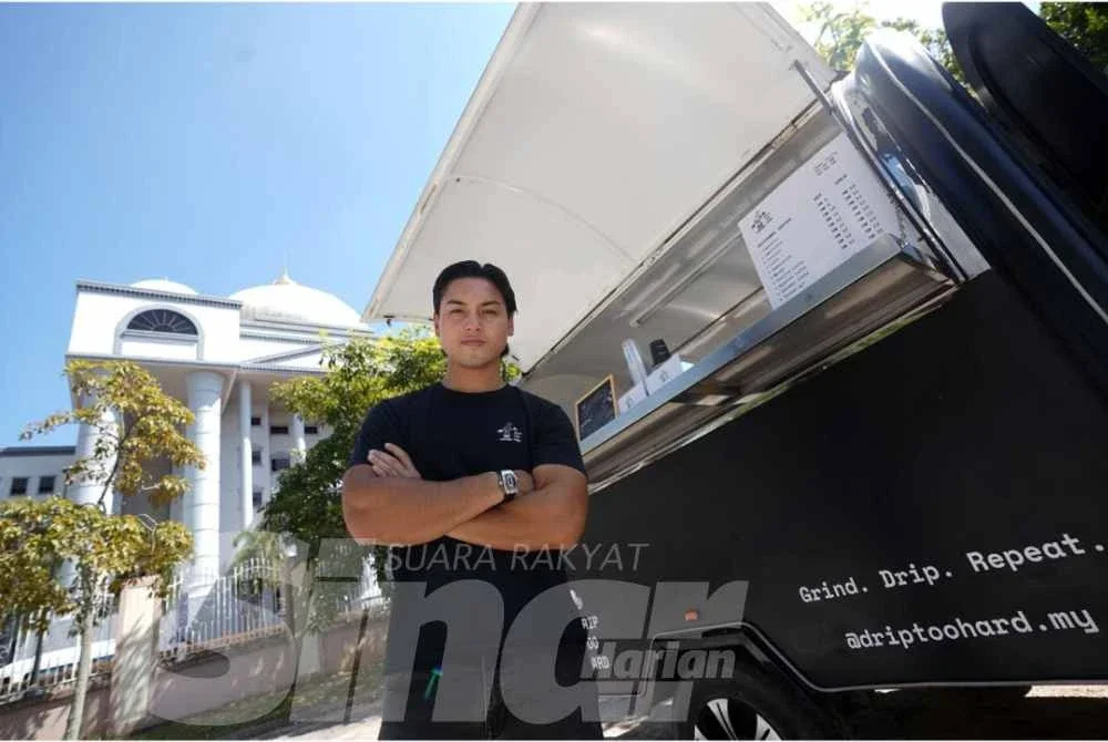 Treler kopi Drip Too Hard yang mengamalkan konsep operasi ringkas dengan menumpukan pemilihan lokasi strategik bagi menarik pelanggan profesional.