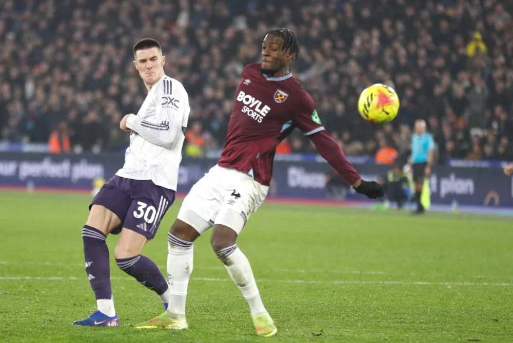 Sesko (kiri) menjaringkan gol penyamaan buat United ketika menentang West Ham United. Foto AFP