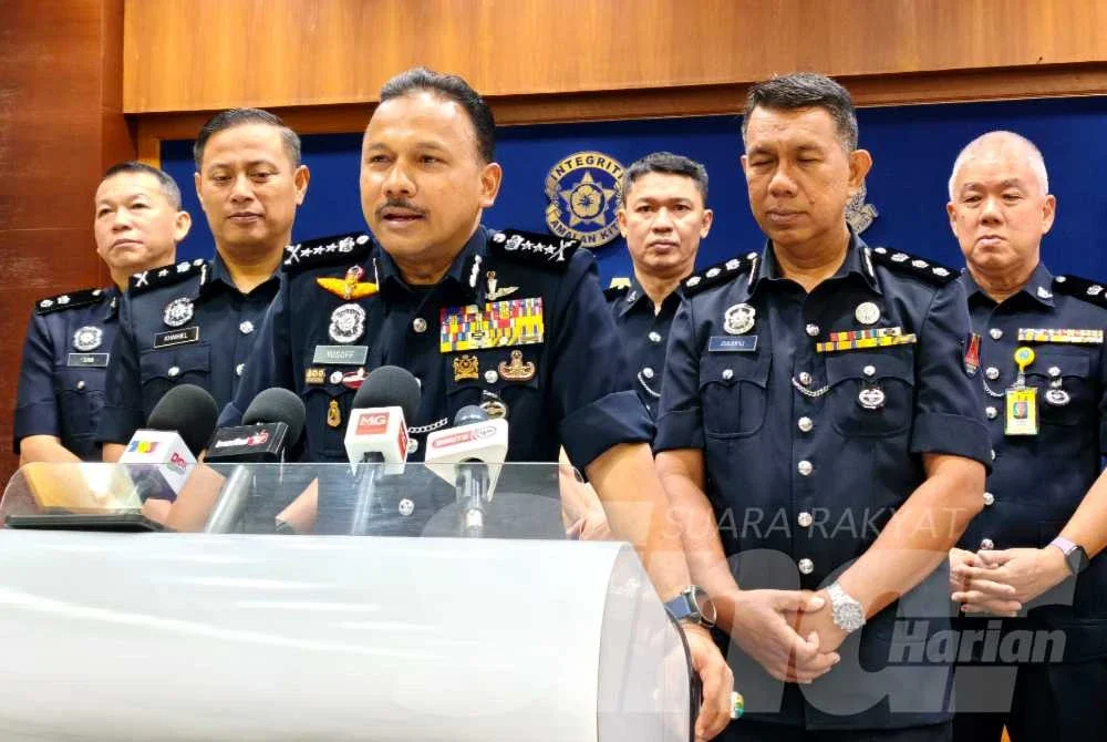 Mohd Yusoff (tengah) pada sidang media selepas merasmikan Perhimpunan Bulanan di IPK Kelantan di Kota Bharu pada Rabu.