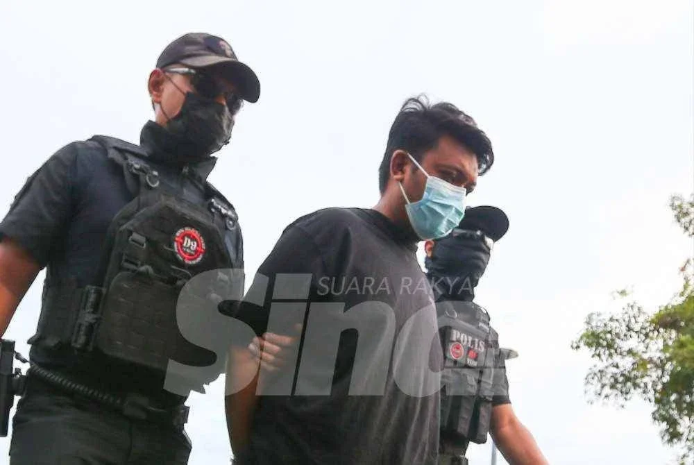  Amirul Shafiq didakwa membunuh Zahrullail Basir, 52, di sebuah rumah di Taman Sultan Abdul Halim, antara jam 3.15 pagi hingga 8 pagi pada 2 Februari lalu.