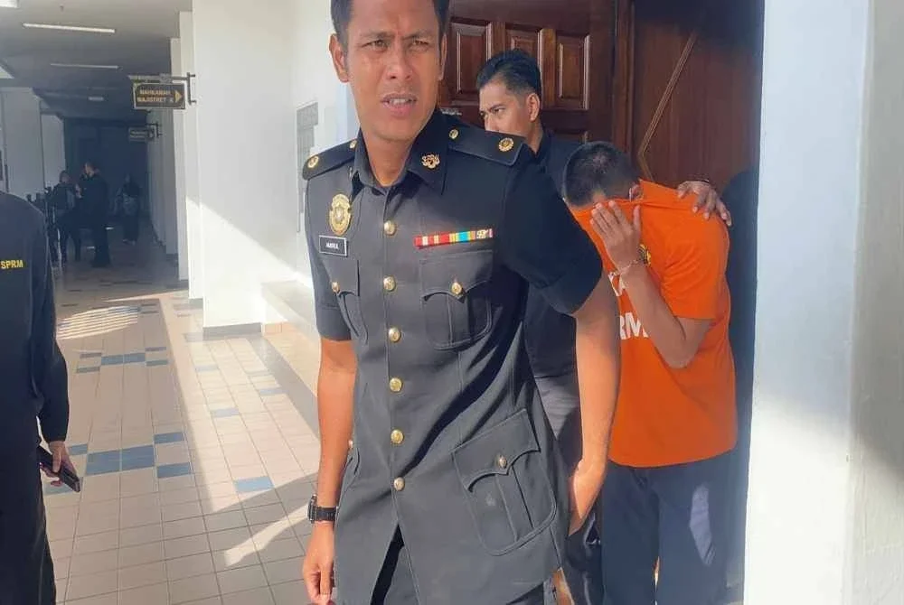 Tertuduh dibawa ke Mahkamah Majistret Ayer Keroh untuk permohonan reman pada Rabu.