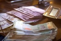 Ringgit dibuka hampir tidak berubah berbanding dolar Amerika Syarikat pada Rabu. Foto Bernama