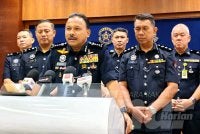 Mohd Yusoff (tengah) pada sidang media selepas merasmikan Perhimpunan Bulanan di IPK Kelantan di Kota Bharu pada Rabu.