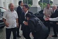 Mohd Shafie tiba di Kompleks Mahkamah Kota Kinabalu bagi menghadiri prosiding komital di Mahkamah Sesyen.