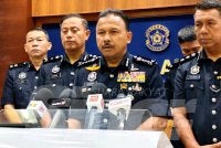 Mohd Yusoff (tengah) semasa sidang akhbar selepas merasmikan Perhimpunan Bulanan di Ibu Pejabat Polis Kontinjen (IPK) Kelantan di Kota Bharu pada Rabu.