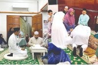 Detik paling memilukan buat pengantin baharu, Nurul Hazwani Alias, 26, apabila ibunya, Jewayah Tajally, 70, menghembuskan nafas terakhir pada pagi hari pernikahannya.