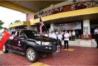 Zahari mengibarkan bendera Malaysia sebagai simbolik Flag-Off Operasi Bersepadu Penguatkuasaan Op Limau 2026 sempena musim perayaan Tahun Baharu Cina di Pekan pada Rabu.