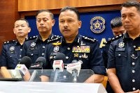 Mohd Yusoff (tiga dari kiri) pada sidang akhbar di Ibu Pejabat Polis Kontinjen (IPK) Kelantan pada Rabu.