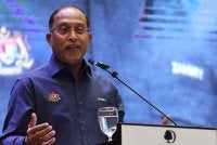 Zambry berucap pada majlis perasmian Sidang Akademia Penyelidikan MTUN Bersama Industri 2026 di sebuah hotel pada Rabu. Foto Bernama