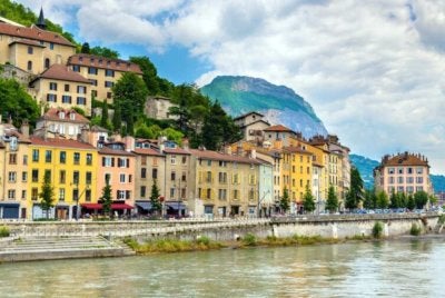 Kesalahan seksual di Perancis sebelum 1993 tertakluk kepada had masa undang-undang. - Gambar hiasan 