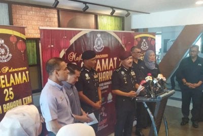 Mohd Yusri (tengah) dalam sidang akhbar selepas Majlis Pelancaran Op Selamat 25 Tahun Baharu Cina 2026 di sini pada Rabu.