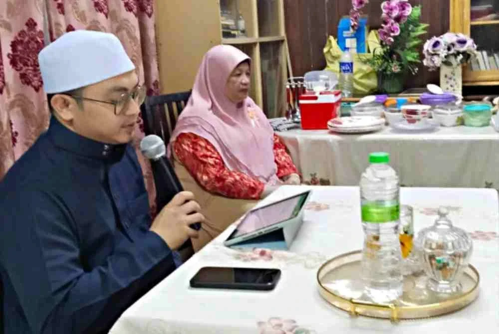 Muhamad sebagai penyampai tadabbur al-Quran pada Majlis Tadabbur Ambang Ramadan di Rumah Ngaji Fatimatun Az Zahra, Kota Bharu.