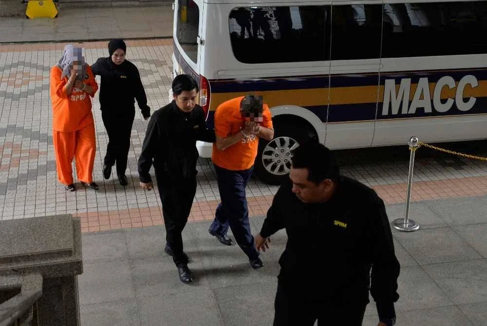 Bekas setiausaha politik kepada bekas Ketua Menteri Melaka dan isterinya direman lima hari bermula hari ini bagi membantu siasatan kes berkaitan rasuah.Foto Bernama
