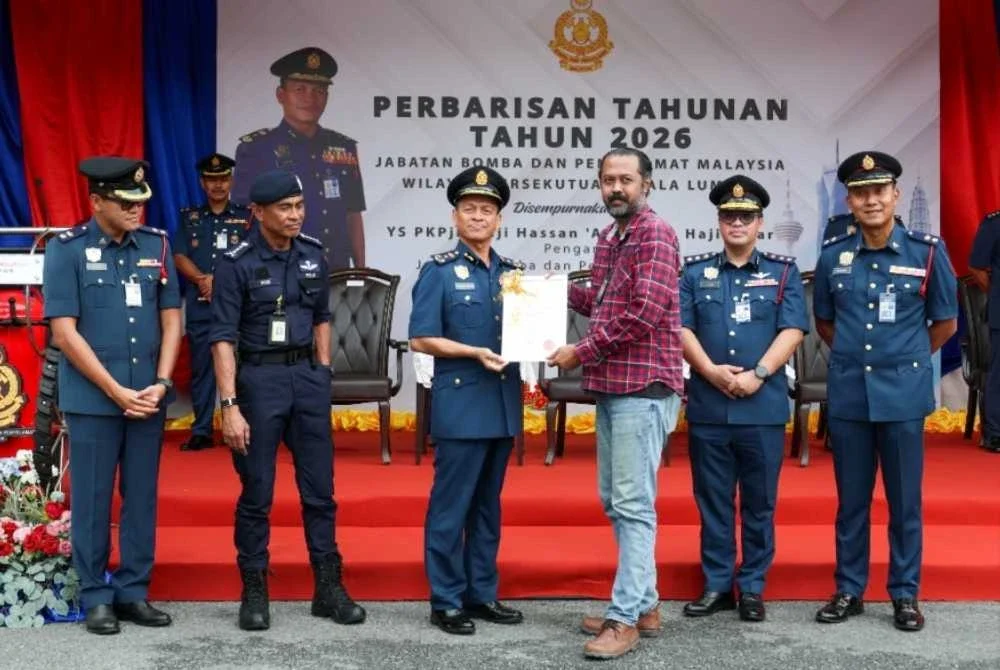 Wartawan Sinar Harian turut mendapat sijil penghargaan daripada JBPM Kuala Lumpur.