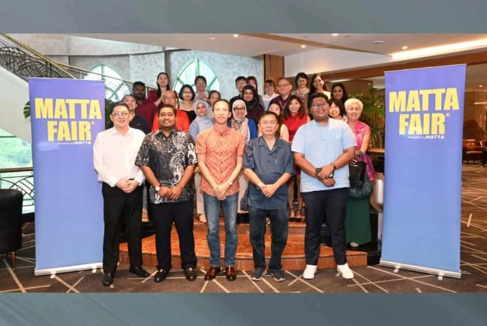Nigel (tengah) bersama dengan pihak yang terlibat dalam menjayakan MATTA Fair April depan.