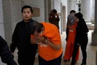 Bekas setiausaha politik kepada bekas Ketua Menteri Melaka dan isterinya direman lima hari bermula hari ini bagi membantu siasatan kes berkaitan rasuah. Foto Bernama
Perintah reman hingga 16 Feb ini dikeluarkan Majistret Ezrene Zakariah selepas menerima permohonan daripada Suruhanjaya Pencegahan Rasuah Malaysia (SPRM) di Mahkamah Majistret Putrajaya.
Siasatan akan dijalankan membabitkan dakwaan meminta dan menerima suapan kira-kira RM3 juta sebagai balasan membantu syarikat dilantik sebagai konsesi projek penambakan laut di sekitar Melaka.
--fotoBERNAMA (2026) HAK CIPTA TERPELIHARA