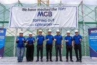 Dari kiri: Pengarah Bebas Bukan Eksekutif MGB Bhd, Noor Fansyurina dan Nor Salinun; Pengarah Eksekutif merangkap Timbalan Ketua Pegawai Eksekutif, Isaac Lim; Pengerusi Eksekutif Kumpulan, Tan Sri Ir Lim Hock San; Pengarah Eksekutif dan Ketua Pegawai Eksekutif, Datuk Richard Lim; Timbalan Ketua Pegawai Eksekutif, Victor Wong serta Daniel Chew pada majlis penutup bumbung Idaman Perdana.