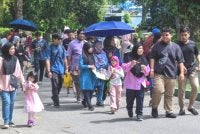 Penduduk Malaysia dianggarkan 34.3 juta pada suku tahun keempat 2024. Gambar hiasan