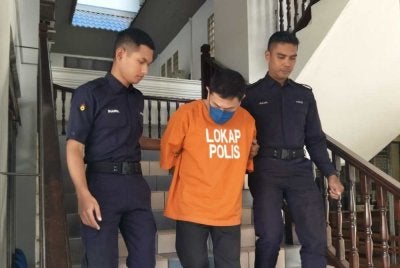 Tertuduh mengaku tidak bersalah terhadap dua pertuduhan dibacakan terhadapnya.