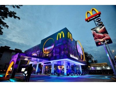 McDonald's Pandu-Lalu Titiwangsa memperkenalkan konsep rekaan Luna, sekali gus menjadi restoran yang pertama seumpamanya di Malaysia dan kedua di Asia.