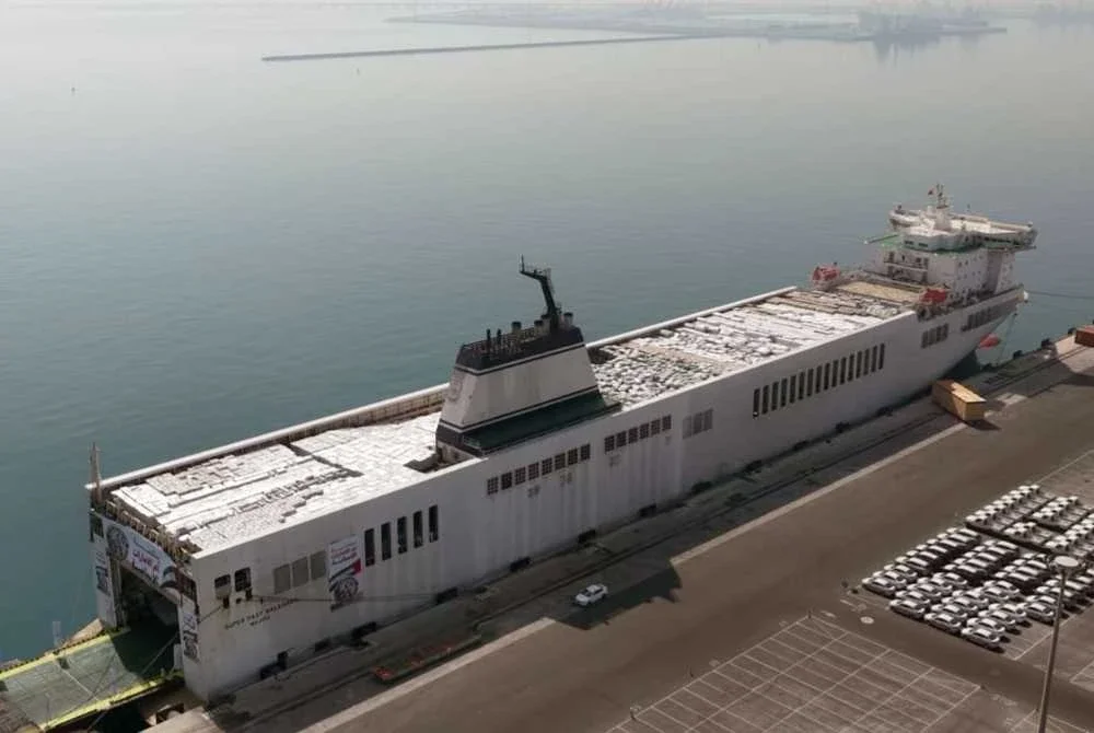 Kapal 'Umm Al Emarat' membawa lebih 7,300 tan pelbagai bekalan bantuan ke Semenanjung Gaza. Foto WAM