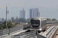 Penggunaan LRT3 yang beroperasi dapat mengurangkan kesesakan lalu lintas dengan mengurangkan jumlah kenderaan di jalan. Gambar hiasan