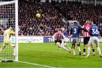 Jaringan penyamaan Keane Lewis-Potter menerusi tandukan pada minit ke-71 menafikan Arsenal tiga mata di Stadium Gtech. Foto: Agensi